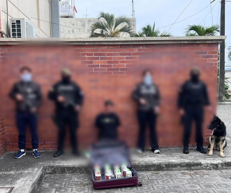 Incautamos cocaína líquida que tenía como destino España