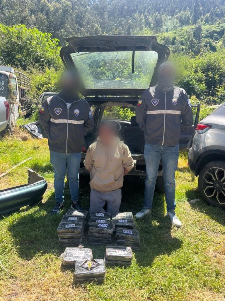 Decomiso de droga oculta en vehículo tras accidente de tránsito