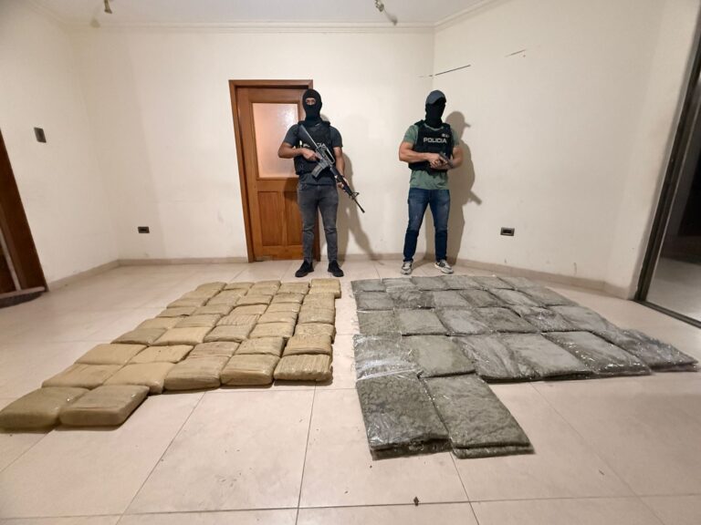 130.000 dosis de marihuana decomisadas en operativo policial en Manta