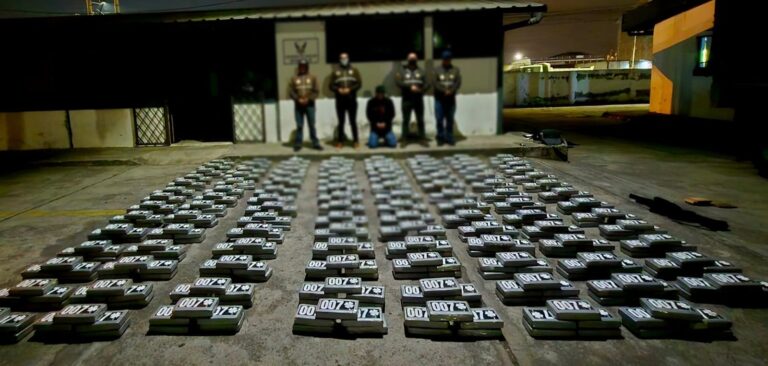 Más de media tonelada de droga incautada al interior de un camión en Otavalo