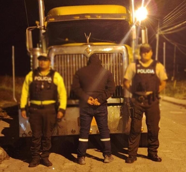 Aprehensión de un ciudadano por el delito de transporte ilegal de hidrocarburos en Napo