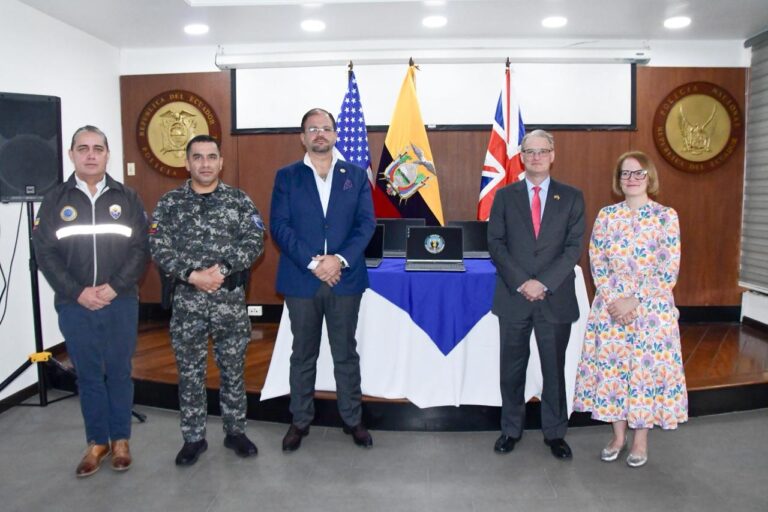 Embajadas de Estados Unidos y el Reino Unido entregan equipos informáticos a la Policía Nacional para fortalecer la lucha contra el secuestro y la extorsión