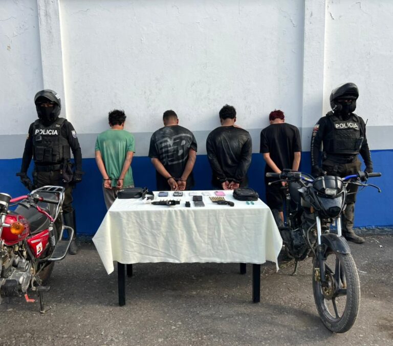 Policía Nacional aprehende a cuatro presuntos integrantes del GDO “Fatales” por tenencia y porte de armas de fuego en Vinces