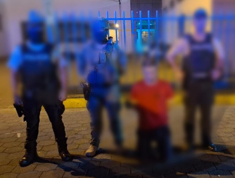 Aprehendimos a un ciudadano por el delito de tenencia y porte de un arma de fuego y droga en Los Ríos