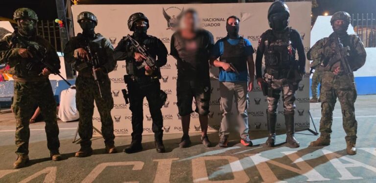 Aprehendimos a cuatro ciudadanos por los delitos de tenencia y porte de arma de fuego y extorsión