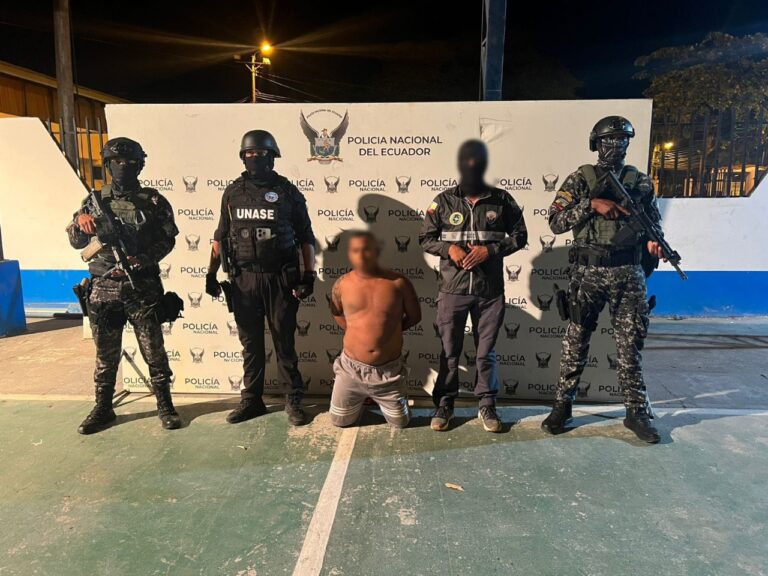En flagrancia, Policía Nacional aprehende a un sujeto vinculado a extorsión en Esmeraldas
