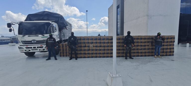 Policía Nacional incauta más de mil cajas de cerveza de contrabando en operativo en Pichincha