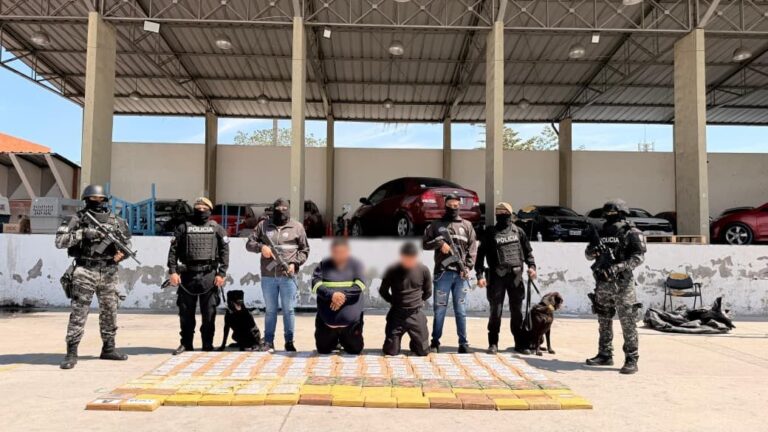 Policía intercepta 197 bloques de droga en un puerto de Guayaquil