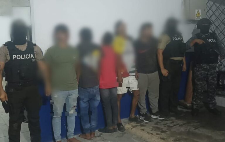 Liberamos a una víctima de secuestro y aprehendimos a cinco ciudadanos por este delito en Santo Domingo de los Tsáchilas