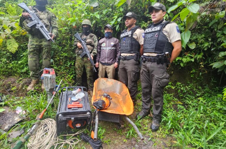 Incautamos material explosivo utilizado para actividades de minería ilegal en el Carchi