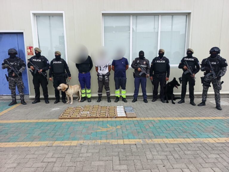 Operación “Encuentro 05” deja tres aprehendidos y más de 49 kilos de droga incautada en Posorja