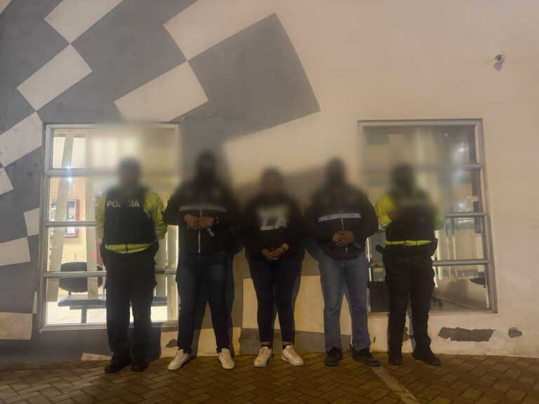 Operativos coordinados en Riobamba permiten la aprehensión de una ciudadana y la incautación de sustancias sujetas a fiscalización