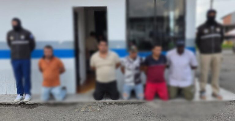 Cinco integrantes del GAOR «Comandos de Frontera» fueron aprehendidos por el presunto delito de tenencia y porte de armas de fuego en Shushufindi