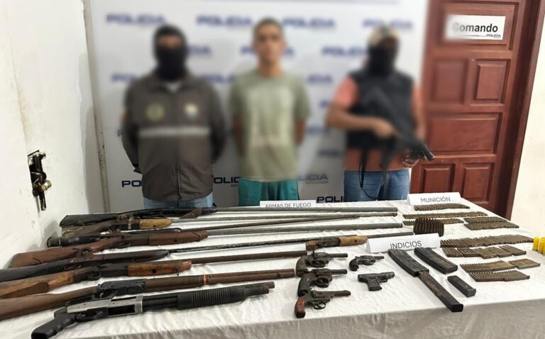 Incautamos 400 cartuchos, 14 armas de fuego y aprehendimos a un presunto integrante de “Los Choneros”