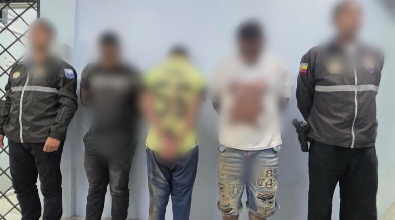 Aprehendimos a tres ciudadanos por el presunto delito de tenencia y porte de armas de fuego