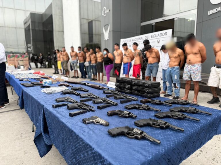 20 aprehendidos y 25 armas incautadas en el Operativo Apolo 4 en Guayaquil y Durán