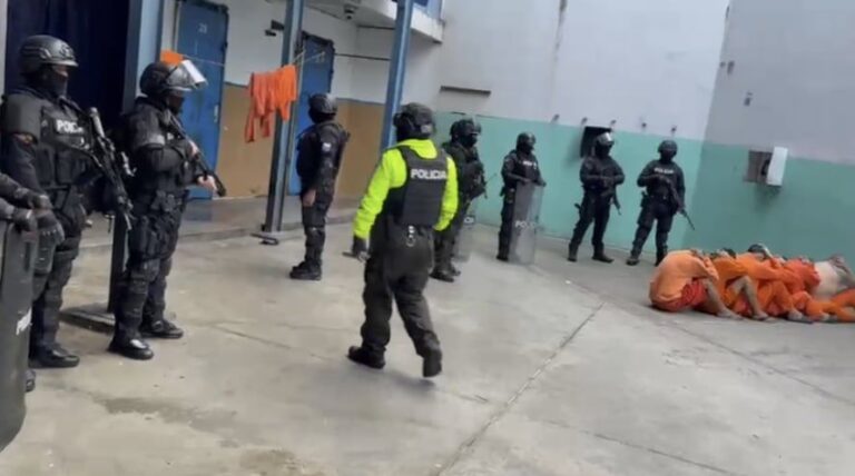 Policía Nacional ejecuta operativo en pabellón de máxima seguridad del CPL Cotopaxi