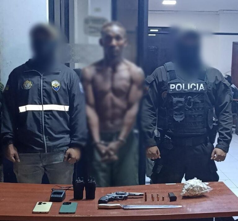 Policía Nacional aprehendió en Esmeraldas a un ciudadano por porte y tenencia ilegal de arma de fuego y droga