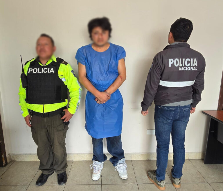 Policía aprehendió en flagrancia a un ciudadano por robo de accesorios de vehículos en Latacunga