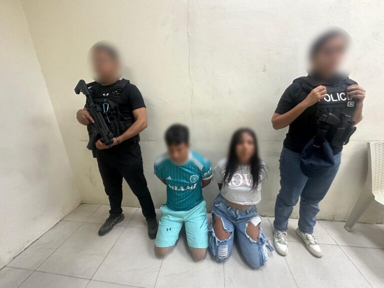 Policía aprehende a 2 presuntos vacunadores en Los Ríos