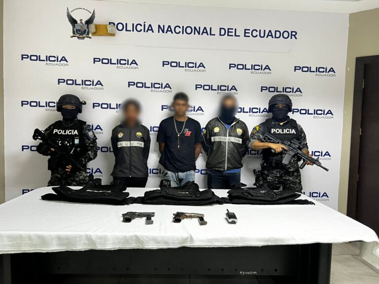 Policía desmantela presunta bodega de armas de “Los Choneros” en Los Ríos