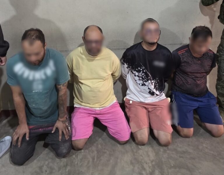 Cuatro sujetos extranjeros del grupo delictivo «águilas» fueron aprehendidos por robo de vehículos y tenencia de armas de fuego