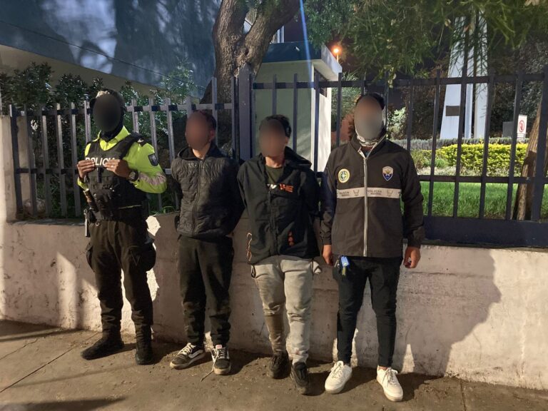 Policía Nacional aprehende a 02 ciudadanos y libera a persona secuestrada en Ambato