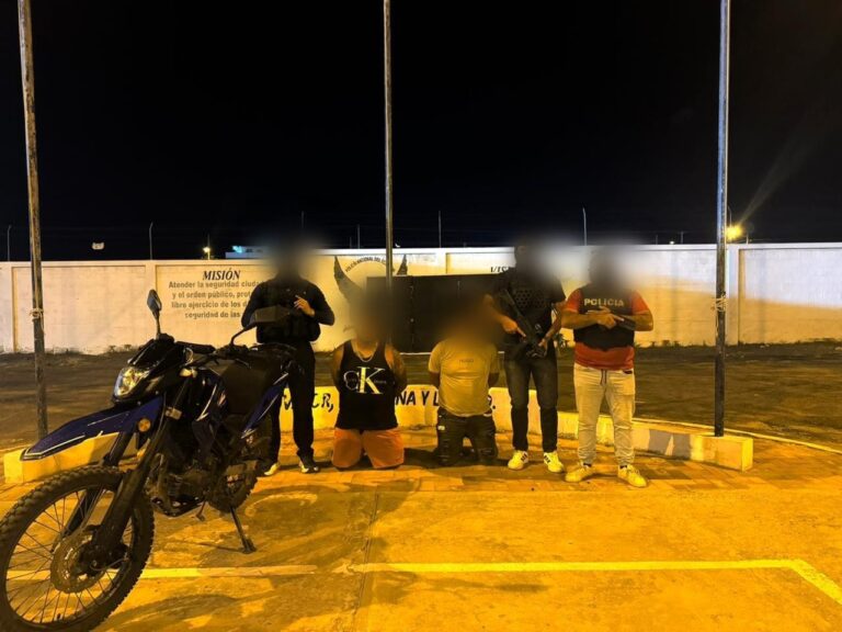 Policía Nacional captura  a dos presuntos extorsionadores en Santa Elena