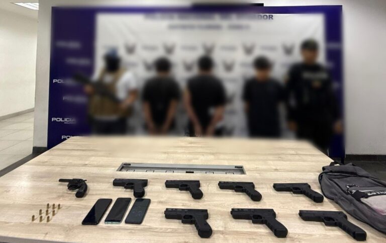Afectamos a la estructura criminal “Mafia Glen”, con la aprehensión de tres ciudadanos entre ellos alias “Pitbul”, por tenencia y porte de armas de fuego