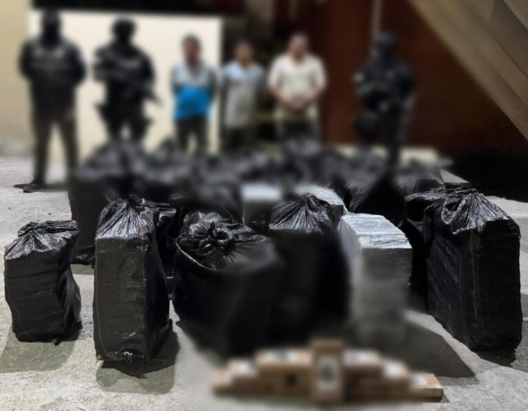 Tonelada y media de droga incautada y tres aprehendidos en Guayaquil