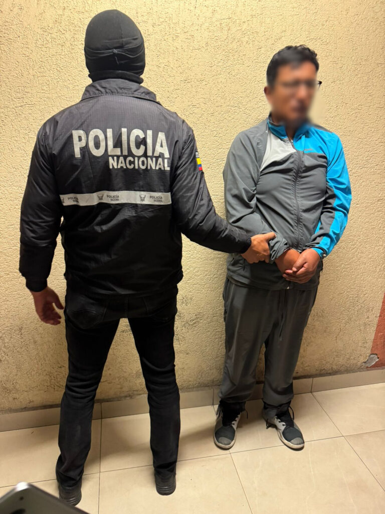 Policía Nacional aprehende a presunto integrante de “Los Lobos” vinculado a secuestro y robo de vehículos en Chimborazo