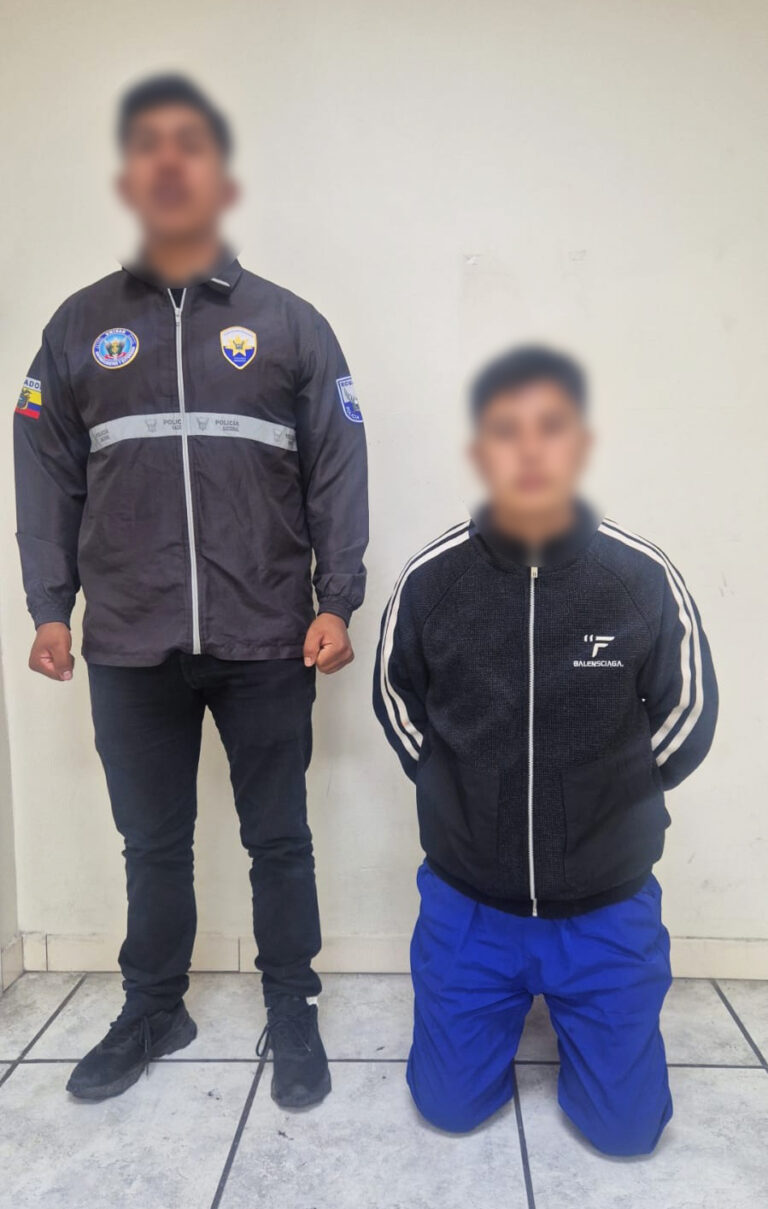 Policía Nacional aprehendió a 02 ciudadanos que extorsionaban a un comerciante de Ambato desde el CPL de Tulcán