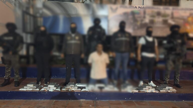 Contenedor contaminado con cocaína es detectado por la Policía Nacional en operativo antidrogas en Guayaquil