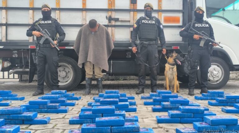 150 bloques de presunta cocaína incautados durante operativo de control en Imbabura
