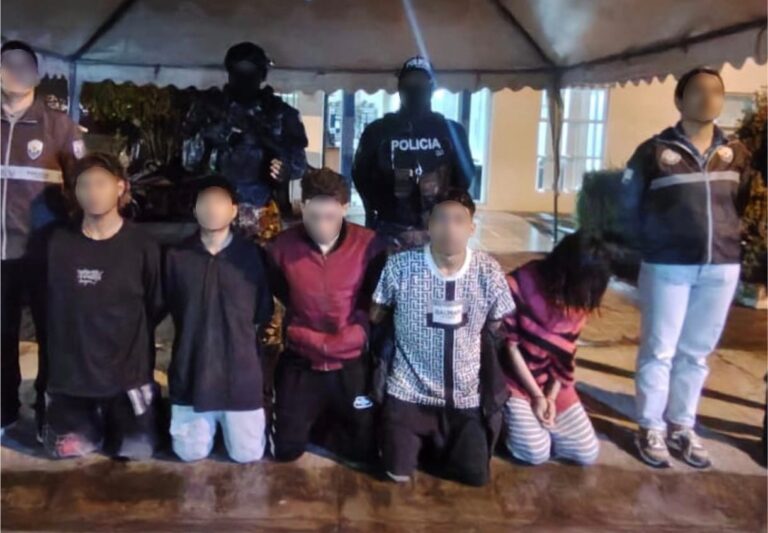 Tres aprehendidos y aislamiento de dos adolescentes por presunta tenencia y porte de armas de fuego en Imbabura