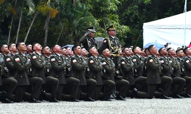 Ecuador refuerza su seguridad: 471 nuevos policías se incorporan al servicio activo a escala nacional