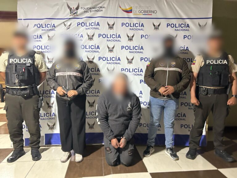 Policía Nacional aprehende a dos personas por microtráfico de drogas en Cuenca