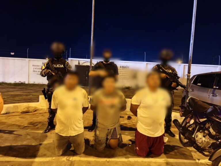Policía Nacional desarticula red de extorsión y evita atentados contra transporte público en Santa Elena