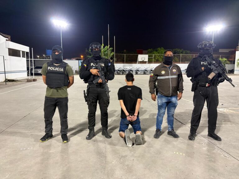 Policía Nacional aprehende a un sujeto en Manta por el delito de Tenencia ilegal de arma de fuego