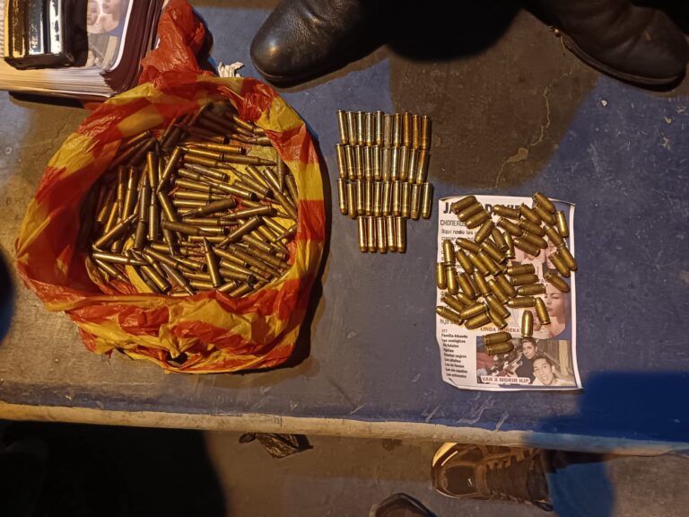 Policía Nacional desarticula centro de acopio de armamento y panfletos amenazantes en Portoviejo