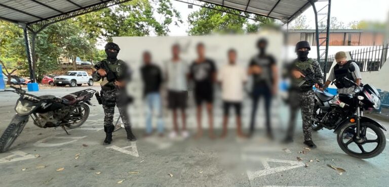Cuatro aprehendidos en flagrancia por el delito de extorsión en Esmeraldas
