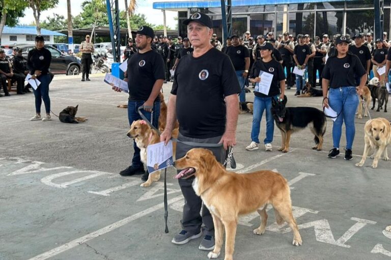 Concluyó el curso de “Adiestramiento Básico, Cuidado y Tenencia Responsable de Canes” en Esmeraldas