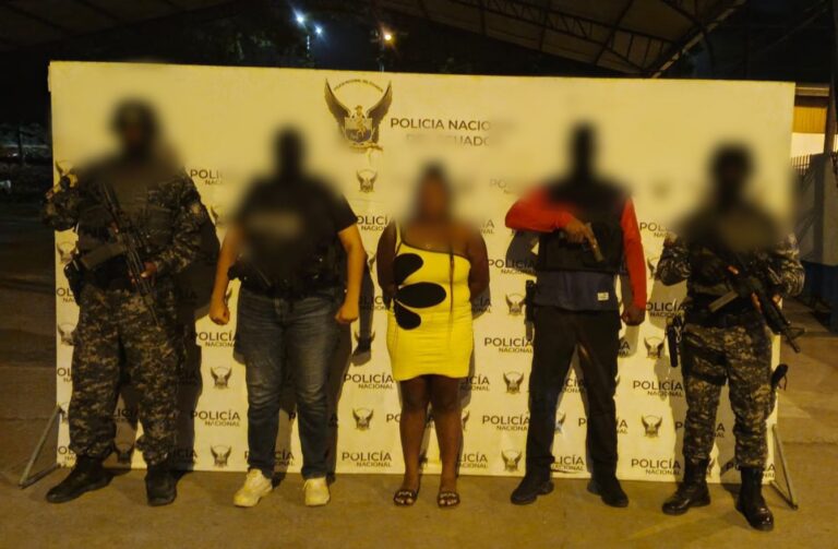 Policía Nacional aprehende a presunta integrante del “Frente Oliver Sinisterra” por extorsión en Esmeraldas