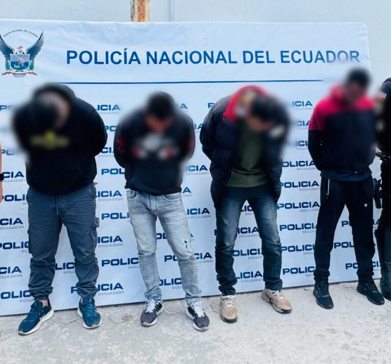 Policía frustró asalto a local comercial en el sur de Quito y capturó a cuatro sospechosos