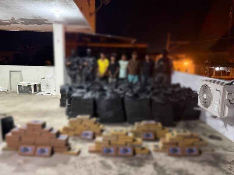 Incautamos más de 2 toneladas de cocaína valoradas en más de $95 millones y aprehendimos a 5 integrantes de “Los Lobos” en Babahoyo