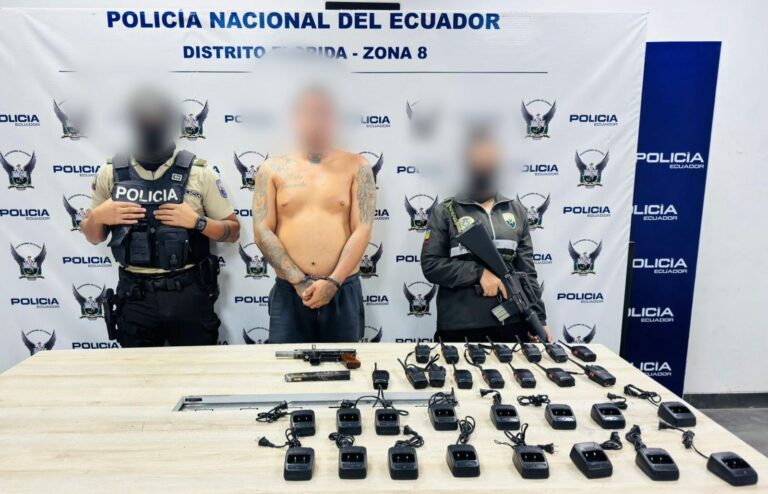 Aprehendimos a alias “Colorado”, presunto integrante del Grupo de Delincuencia Organizada “Lagartos”, y decomisamos armamento en Guayaquil