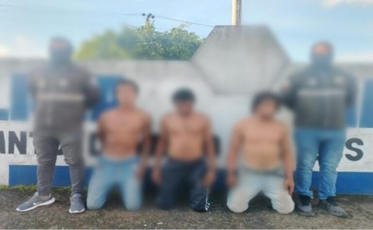 Aprehendimos a tres sujetos y decomisamos un fusil, dinamita y municiones en Santo Domingo De Los Tsáchilas