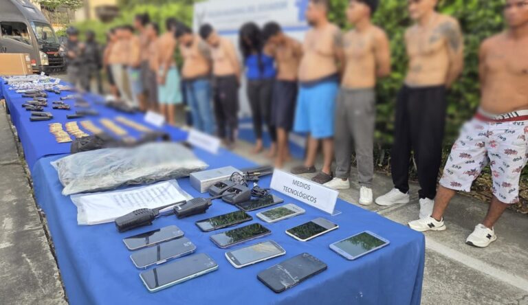 Golpe contundente al crimen organizado: 21 aprehendidos y 02 menores aislados en operativo contra las economías criminales en Guayaquil