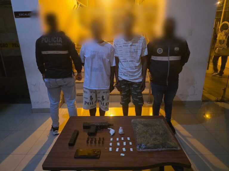 Aprehendimos a alias “Mosca” y “Siplo”, presuntos integrantes del GAO “Lobos”, tras allanamientos en Guayaquil