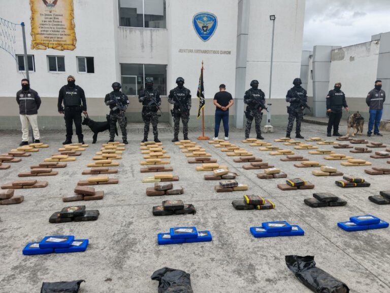 Contundente operativo en carretera: Aprehendimos vehículo cargado con 305 kilos de droga